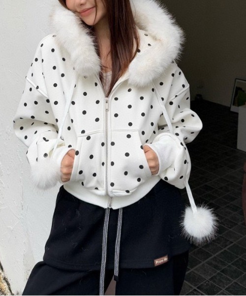 gossip！ロサンゼルス（ゴシップロサンゼルス）の「Y2K ビッグファーフード×ドット柄ショートパーカー/裏起毛 /【冬新作】（パーカー・レディース・グレー/ブラック・L/M）」の11枚目の写真