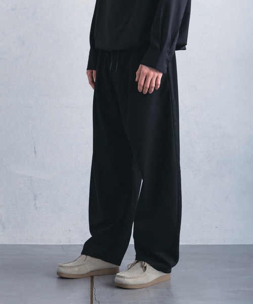 +phenix(プラスフェニックス)の「【WEB・直営店限定】+phenix(プラスフェニックス)COCOON SILHOUETTE RELAXED PANTS コクーンシルエット リラックス パンツ(その他パンツ・メンズ・ブラック/チャコール・M/XL/L)」の5枚目の写真