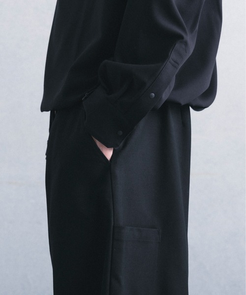 +phenix(プラスフェニックス)の「【WEB・直営店限定】+phenix(プラスフェニックス)COCOON SILHOUETTE RELAXED PANTS コクーンシルエット リラックス パンツ(その他パンツ・メンズ・ブラック/チャコール・M/XL/L)」の13枚目の写真