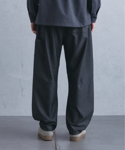 +phenix(プラスフェニックス)の「【WEB・直営店限定】+phenix(プラスフェニックス)COCOON SILHOUETTE RELAXED PANTS コクーンシルエット リラックス パンツ(その他パンツ・メンズ・ブラック/チャコール・M/XL/L)」の16枚目の写真