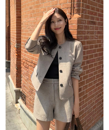 Bb' BENETTON（ビーフラットベネトン）の「ビフラットウールショートパンツ (ベージュ)（その他パンツ）」