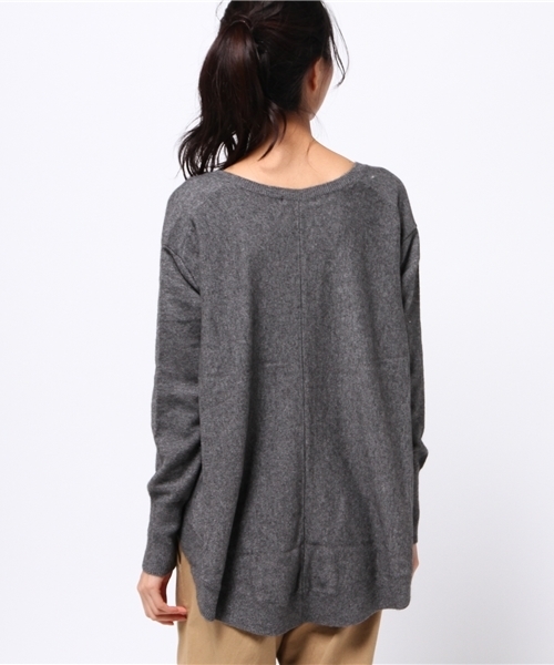 JOURNAL STANDARD（ジャーナルスタンダード）の「BACK フレアーVネックプルオーバー#（ニット/セーター・レディース・グレー/ホワイト/ベージュ/サックスブルー・FREE）」の12枚目の写真