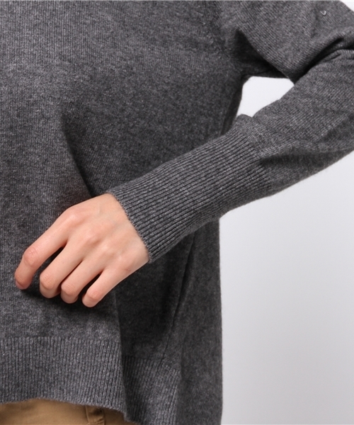 JOURNAL STANDARD（ジャーナルスタンダード）の「BACK フレアーVネックプルオーバー#（ニット/セーター・レディース・グレー/ホワイト/ベージュ/サックスブルー・FREE）」の5枚目の写真