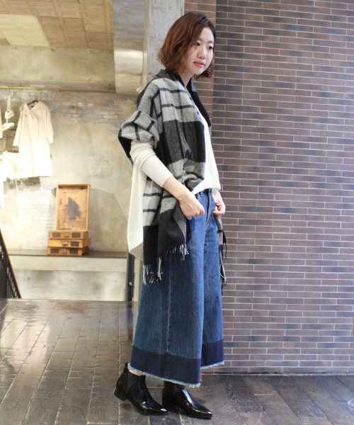 JOURNAL STANDARD（ジャーナルスタンダード）の「BACK フレアーVネックプルオーバー#（ニット/セーター・レディース・グレー/ホワイト/ベージュ/サックスブルー・FREE）」の21枚目の写真