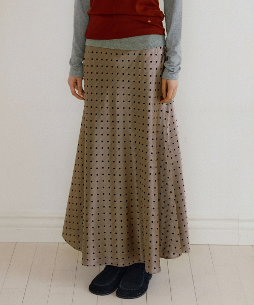 LUCIR ZU(ルシールズ)の「Satin Full Length Flare Skirt (brown)(スカート・レディース・その他・S/M)」の2枚目の写真