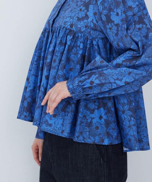 ADIEU TRISTESSE（アデュートリステス）の「【3月お気に入り登録ブランド内2位】kazumiさんコラボ　リバティプリントブラウス（シャツ/ブラウス・レディース・ブルー系その他/ブラック系その他・38）」の20枚目の写真