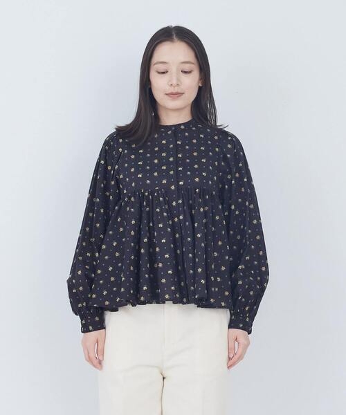 ADIEU TRISTESSE（アデュートリステス）の「【3月お気に入り登録ブランド内2位】kazumiさんコラボ　リバティプリントブラウス（シャツ/ブラウス・レディース・ブルー系その他/ブラック系その他・38）」の3枚目の写真