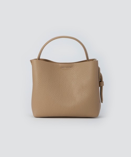 PELLICO（ペリーコ）の「ANELLI TURNLOCK MINI バッグ CAMEL（ショルダーバッグ・レディース・キャメル・FREE）」の3枚目の写真