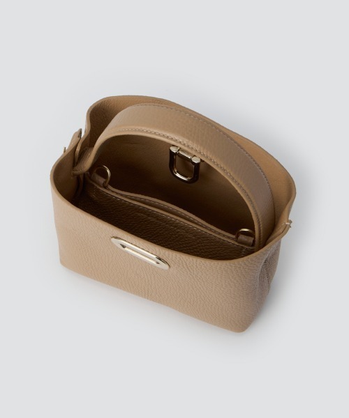 PELLICO（ペリーコ）の「ANELLI TURNLOCK MINI バッグ CAMEL（ショルダーバッグ・レディース・キャメル・FREE）」の6枚目の写真