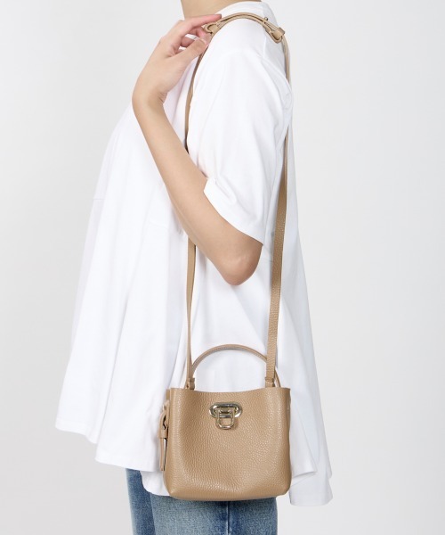 PELLICO（ペリーコ）の「ANELLI TURNLOCK MINI バッグ CAMEL（ショルダーバッグ・レディース・キャメル・FREE）」の7枚目の写真