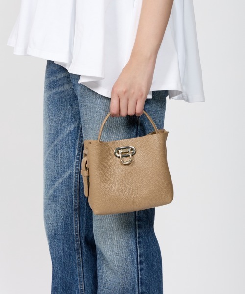 PELLICO（ペリーコ）の「ANELLI TURNLOCK MINI バッグ CAMEL（ショルダーバッグ・レディース・キャメル・FREE）」の8枚目の写真