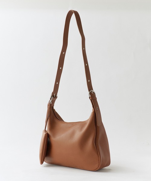 AO2（アオズ）の「Basic Shoulder Bag with Mini Pouch, Faux / ミニポーチ付き フェイクレザー ベーシックショルダーバッグ 秋 秋服 2026年秋冬（ショルダーバッグ・レディース・ブラック/ホワイト/ブラウン/ベージュ・FREE）」の19枚目の写真
