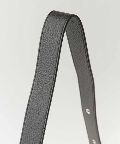 AO2（アオズ）の「Basic Shoulder Bag with Mini Pouch, Faux / ミニポーチ付き フェイクレザー ベーシックショルダーバッグ 秋 秋服 2026年秋冬（ショルダーバッグ・レディース・ブラック/ホワイト/ブラウン/ベージュ・FREE）」の17枚目の写真