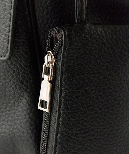 AO2（アオズ）の「Basic Shoulder Bag with Mini Pouch, Faux / ミニポーチ付き フェイクレザー ベーシックショルダーバッグ 秋 秋服 2026年秋冬（ショルダーバッグ・レディース・ブラック/ホワイト/ブラウン/ベージュ・FREE）」の12枚目の写真