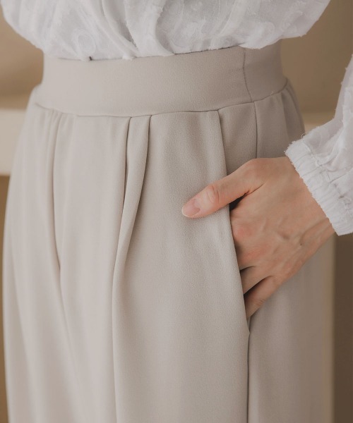 slattgir(スラットジール)の「高身長 カットジョーゼットタックワイドパンツ(トールサイズ)Essenave(その他パンツ・レディース・アイボリー/ブラック・TM/T5L/T4L/T3L/TLL/TL)」の17枚目の写真