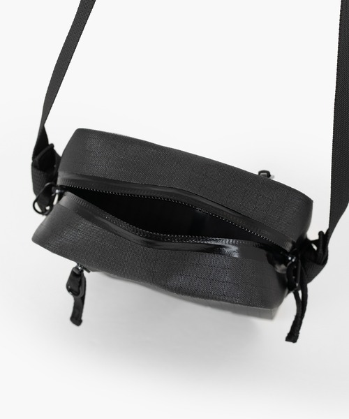LAD MUSICIAN（ラッドミュージシャン）の「WELDER MINI SHOULDER BAG（ショルダーバッグ・メンズ・ブラック×ブラック/ブラック系・FREE）」の9枚目の写真