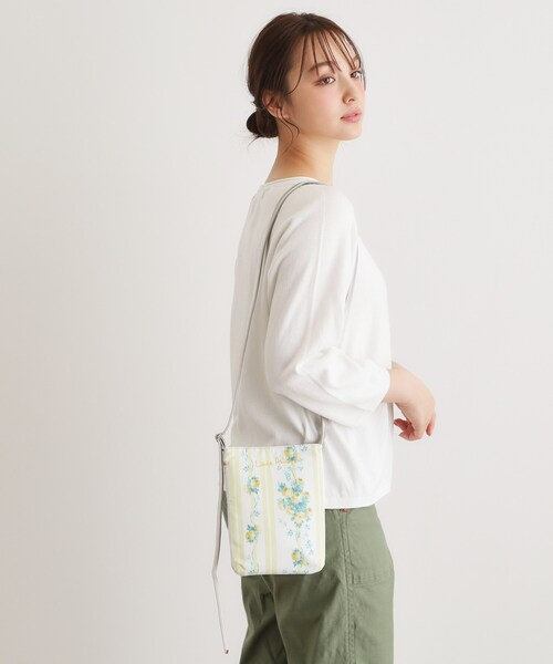 LAURA ASHLEY(ローラアシュレイ)の「ロザリーナ ストライプ柄 ミニ ショルダー(ショルダーバッグ・レディース・ピンク系5/ブルー系/イエロー系・00)」の4枚目の写真