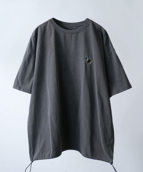 NOIZY（ノイジー）の「various logo designs T-shirt / デザインパッチ バックプリント刺繍 半袖 Tシャツ ピグメントTシャツ（Tシャツ/カットソー・メンズ・ホワイト/ネイビー/ブラック・MEDIUM/LARGE）」の7枚目の写真