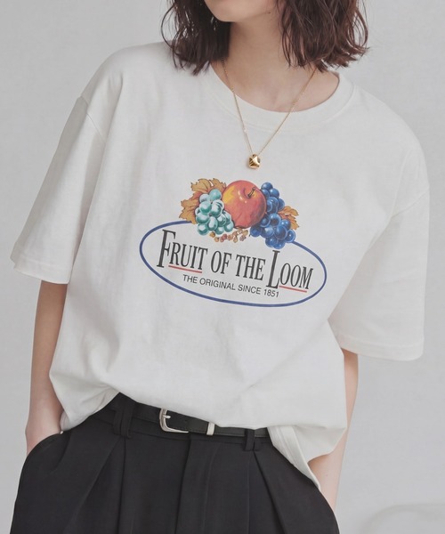 FRUIT OF THE LOOM(フルーツオブザルーム)の「【FRUIT OF THE LOOM×UNDOVE】別注 レトロロゴビックTシャツ (フルーツオブザルーム/FTL/フルーツロゴ/ビンテージロゴ/フルーツTシャツ/フルーツ柄/ゆったりT/配色/有/UVカット/抗菌防臭/吸水速乾/ストレッチ)(Tシャツ/カットソー・レディース・チャコール/ホワイト・SMALL/MEDIUM/LARGE)」の1枚目の写真
