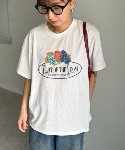 FRUIT OF THE LOOM(フルーツオブザルーム)の「【FRUIT OF THE LOOM×UNDOVE】別注 レトロロゴビックTシャツ (フルーツオブザルーム/FTL/フルーツロゴ/ビンテージロゴ/フルーツTシャツ/フルーツ柄/ゆったりT/配色/有/UVカット/抗菌防臭/吸水速乾/ストレッチ)(Tシャツ/カットソー・レディース・チャコール/ホワイト・SMALL/MEDIUM/LARGE)」の8枚目の写真