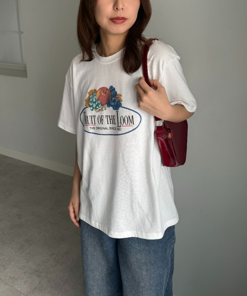 FRUIT OF THE LOOM(フルーツオブザルーム)の「【FRUIT OF THE LOOM×UNDOVE】別注 レトロロゴビックTシャツ (フルーツオブザルーム/FTL/フルーツロゴ/ビンテージロゴ/フルーツTシャツ/フルーツ柄/ゆったりT/配色/有/UVカット/抗菌防臭/吸水速乾/ストレッチ)(Tシャツ/カットソー・レディース・チャコール/ホワイト・SMALL/MEDIUM/LARGE)」の18枚目の写真