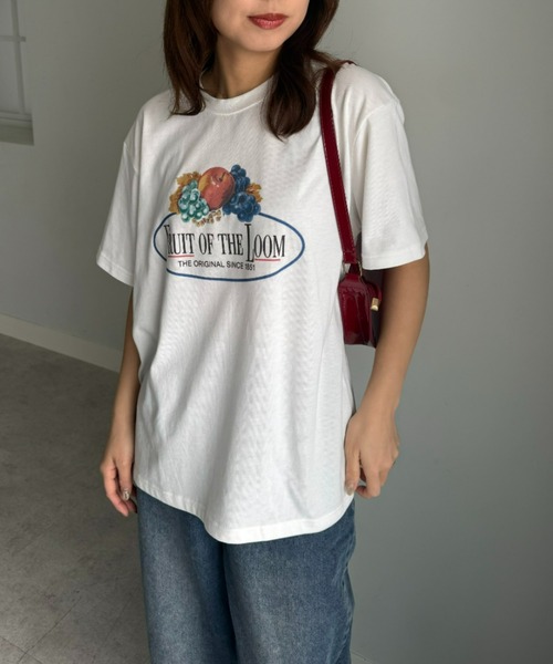 FRUIT OF THE LOOM(フルーツオブザルーム)の「【FRUIT OF THE LOOM×UNDOVE】別注 レトロロゴビックTシャツ (フルーツオブザルーム/FTL/フルーツロゴ/ビンテージロゴ/フルーツTシャツ/フルーツ柄/ゆったりT/配色/有/UVカット/抗菌防臭/吸水速乾/ストレッチ)(Tシャツ/カットソー・レディース・チャコール/ホワイト・SMALL/MEDIUM/LARGE)」の19枚目の写真