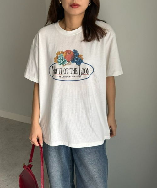 FRUIT OF THE LOOM(フルーツオブザルーム)の「【FRUIT OF THE LOOM×UNDOVE】別注 レトロロゴビックTシャツ (フルーツオブザルーム/FTL/フルーツロゴ/ビンテージロゴ/フルーツTシャツ/フルーツ柄/ゆったりT/配色/有/UVカット/抗菌防臭/吸水速乾/ストレッチ)(Tシャツ/カットソー・レディース・チャコール/ホワイト・SMALL/MEDIUM/LARGE)」の9枚目の写真