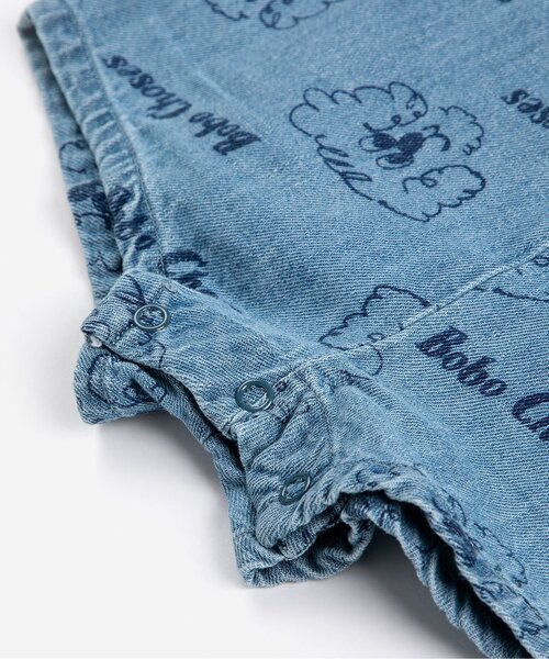 BOBO CHOSES（ボボショーズ）の「総柄Pickles The Dogロンパス【ベビー】（ロンパース・キッズ・サックスブルー・95/80）」の4枚目の写真