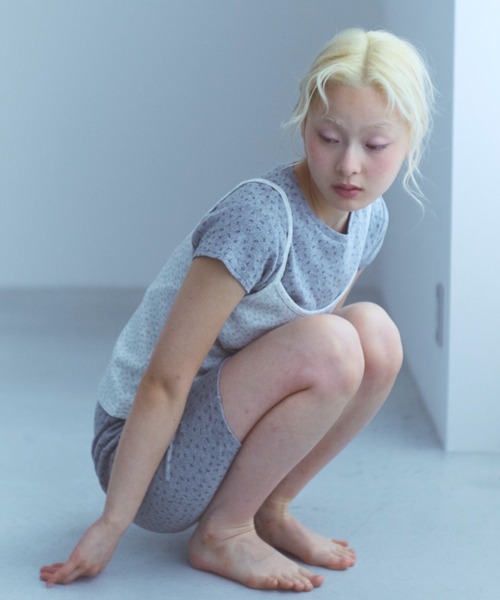 EN NEUME（エンノイム）の「【Set Up】Petit Flower Tee（Tシャツ/カットソー・レディース・オートミール/オフホワイト/杢グレー・FREE）」の3枚目の写真