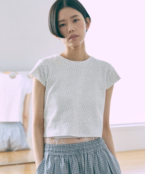EN NEUME（エンノイム）の「【Set Up】Petit Flower Tee（Tシャツ/カットソー・レディース・オートミール/オフホワイト/杢グレー・FREE）」の2枚目の写真