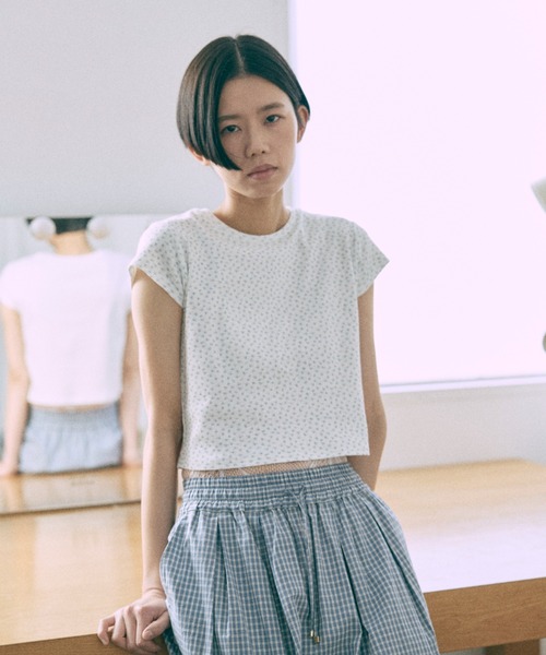 EN NEUME（エンノイム）の「【Set Up】Petit Flower Tee（Tシャツ/カットソー・レディース・オートミール/オフホワイト/杢グレー・FREE）」の5枚目の写真