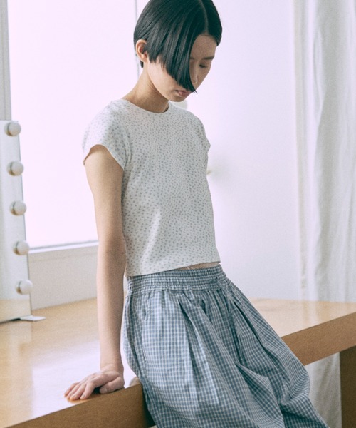 EN NEUME（エンノイム）の「【Set Up】Petit Flower Tee（Tシャツ/カットソー・レディース・オートミール/オフホワイト/杢グレー・FREE）」の4枚目の写真