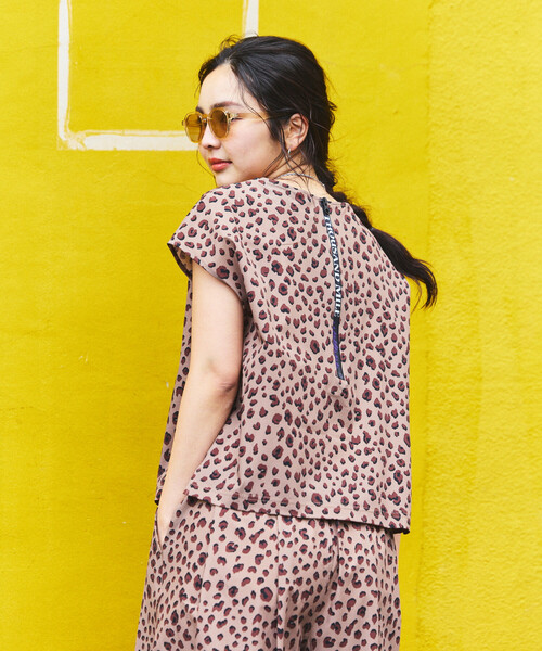 FREAK'S STORE(フリークスストア)の「THOUSAND MILE × FREAK'S STORE/サウザンドマイル 別注 UVカット フレンチスリーブ セットアップ /デニムライク/レオパード(セットアップ・レディース・ネイビー/レオパード・フリ-)」の14枚目の写真