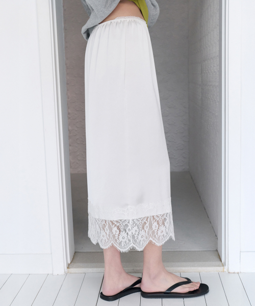 LEVAR(レバー)の「Layered Satin Lace Skirt - Creamy Beige(スカート・レディース・その他・FREE/SMALL/MEDIUM)」の1枚目の写真