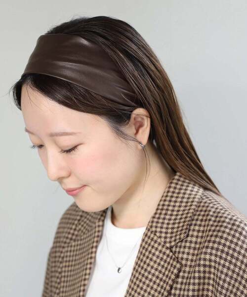 ANEMONE（アネモネ）の「レザー調ターバン（ヘアバンド・レディース・ブラウン/ブラック/ワイン・FREE）」の2枚目の写真