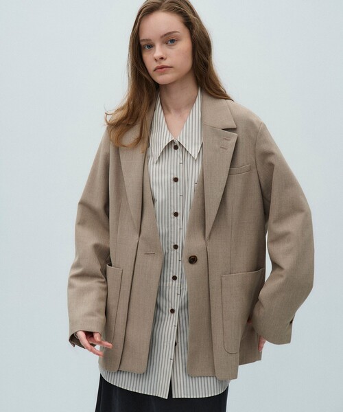 PUBLIC TOKYO(パブリックトウキョウ)の「【2026春新作】レイヤードボクシージャケット(テーラードジャケット・レディース・ベージュ/ホワイト・1/2)」の2枚目の写真