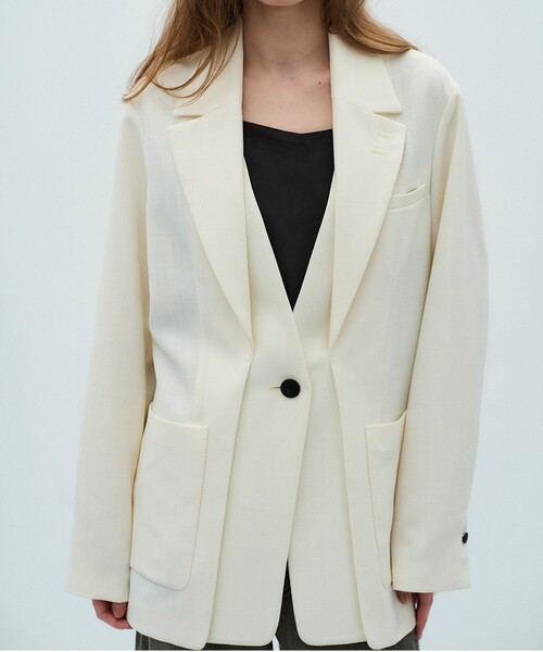 PUBLIC TOKYO(パブリックトウキョウ)の「【2026春新作】レイヤードボクシージャケット(テーラードジャケット・レディース・ベージュ/ホワイト・1/2)」の1枚目の写真