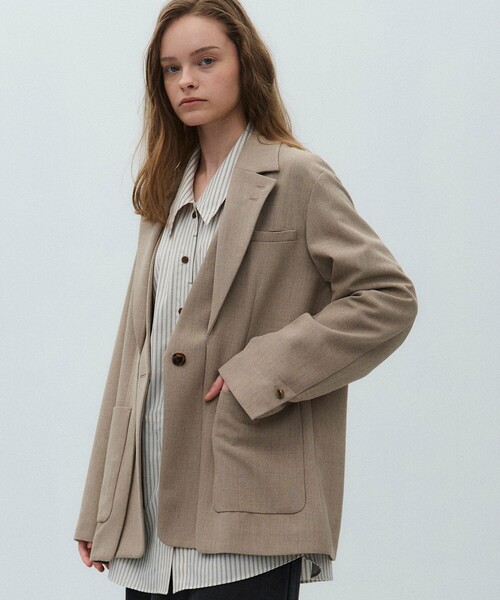 PUBLIC TOKYO(パブリックトウキョウ)の「【2026春新作】レイヤードボクシージャケット(テーラードジャケット・レディース・ベージュ/ホワイト・1/2)」の3枚目の写真