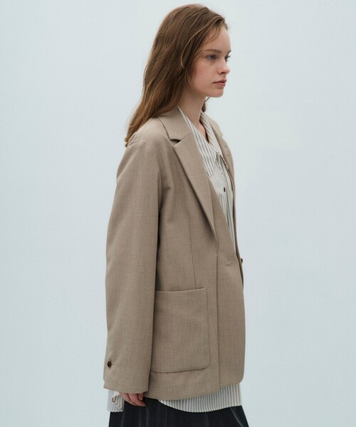 PUBLIC TOKYO(パブリックトウキョウ)の「【2026春新作】レイヤードボクシージャケット(テーラードジャケット・レディース・ベージュ/ホワイト・1/2)」の8枚目の写真