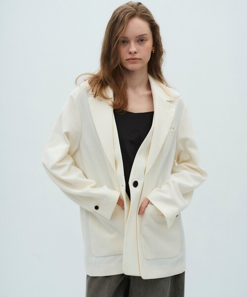 PUBLIC TOKYO(パブリックトウキョウ)の「【2026春新作】レイヤードボクシージャケット(テーラードジャケット・レディース・ベージュ/ホワイト・1/2)」の9枚目の写真