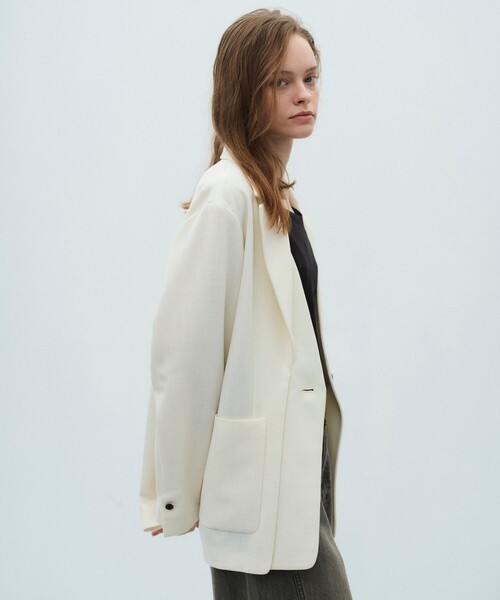 PUBLIC TOKYO(パブリックトウキョウ)の「【2026春新作】レイヤードボクシージャケット(テーラードジャケット・レディース・ベージュ/ホワイト・1/2)」の12枚目の写真