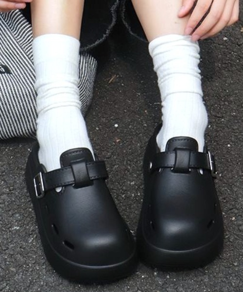 Vipoa（ヴィポア）の「Belt design slippon sandals（サンダル・レディース・ホワイト/ブラック・LARGE/MEDIUM/SMALL）」の7枚目の写真