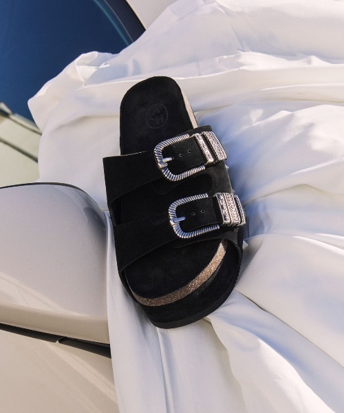 ASH（アッシュ）の「アッシュ WEB限定【MYSTIC】厚底サンダル ダブルベルト スライドサンダル スタッズ アンティーク 7.5cmヒール（サンダル・レディース・ブラック・36/37/38）」の2枚目の写真