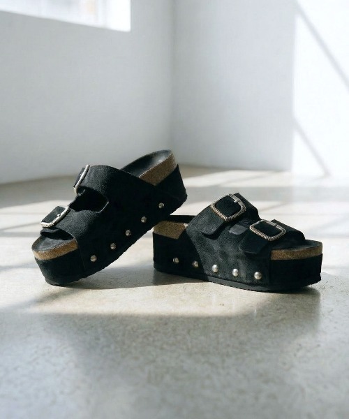 ASH（アッシュ）の「アッシュ WEB限定【MYSTIC】厚底サンダル ダブルベルト スライドサンダル スタッズ アンティーク 7.5cmヒール（サンダル・レディース・ブラック・36/37/38）」の3枚目の写真