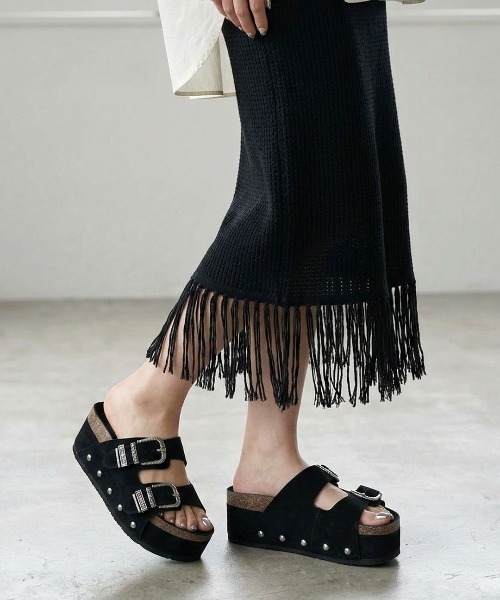 ASH（アッシュ）の「アッシュ WEB限定【MYSTIC】厚底サンダル ダブルベルト スライドサンダル スタッズ アンティーク 7.5cmヒール（サンダル・レディース・ブラック・36/37/38）」の4枚目の写真