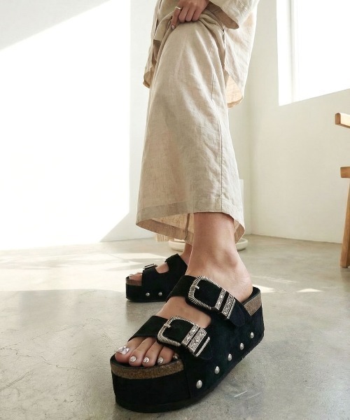 ASH（アッシュ）の「アッシュ WEB限定【MYSTIC】厚底サンダル ダブルベルト スライドサンダル スタッズ アンティーク 7.5cmヒール（サンダル・レディース・ブラック・36/37/38）」の6枚目の写真