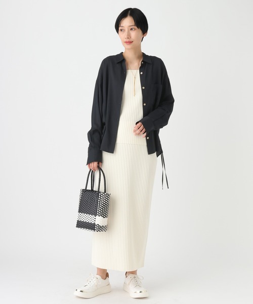 Elura(エルーラ)の「シャリサラドロストシャツ≪セットアップ対応≫/661824(シャツ/ブラウス・レディース・ダークブラウン/ベージュ/ネイビー/ライトピンク・FREE)」の21枚目の写真