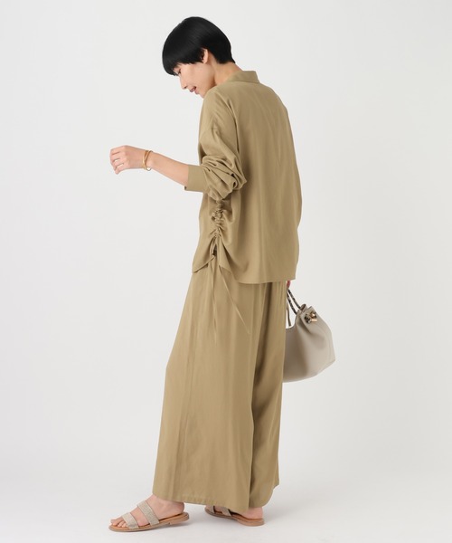 Elura(エルーラ)の「シャリサラドロストシャツ≪セットアップ対応≫/661824(シャツ/ブラウス・レディース・ダークブラウン/ベージュ/ネイビー/ライトピンク・FREE)」の17枚目の写真