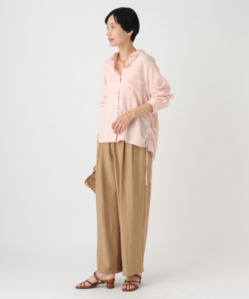 Elura(エルーラ)の「シャリサラドロストシャツ≪セットアップ対応≫/661824(シャツ/ブラウス・レディース・ダークブラウン/ベージュ/ネイビー/ライトピンク・FREE)」の11枚目の写真