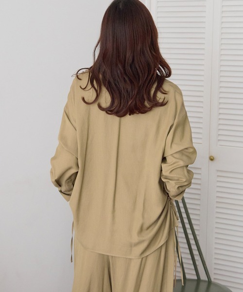 Elura(エルーラ)の「シャリサラドロストシャツ≪セットアップ対応≫/661824(シャツ/ブラウス・レディース・ダークブラウン/ベージュ/ネイビー/ライトピンク・FREE)」の9枚目の写真